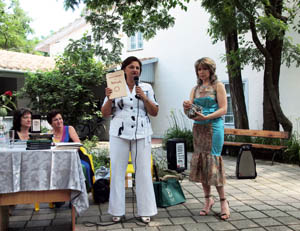 <i>    <br> ..      .<br>.     . <br>.   .</i>